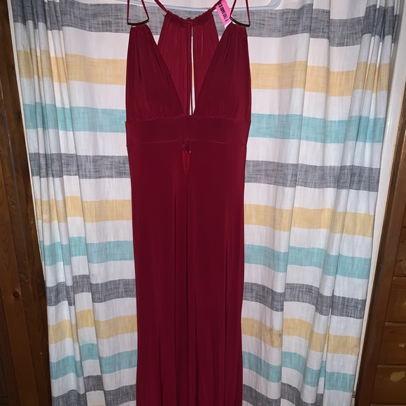 Red gown - Picture 1 of 6